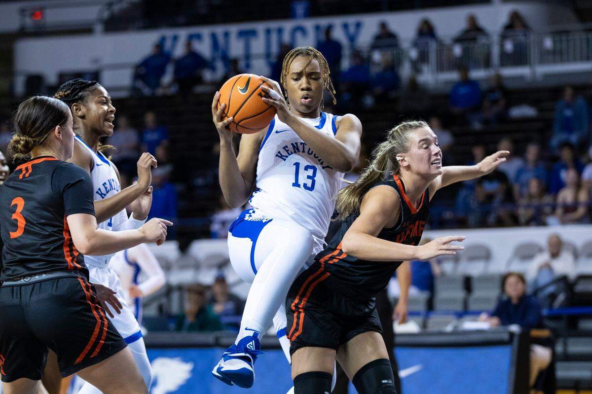 Ajae Petty, a transfer from LSU, led the Wildcats with 15 points on Wednesday night.