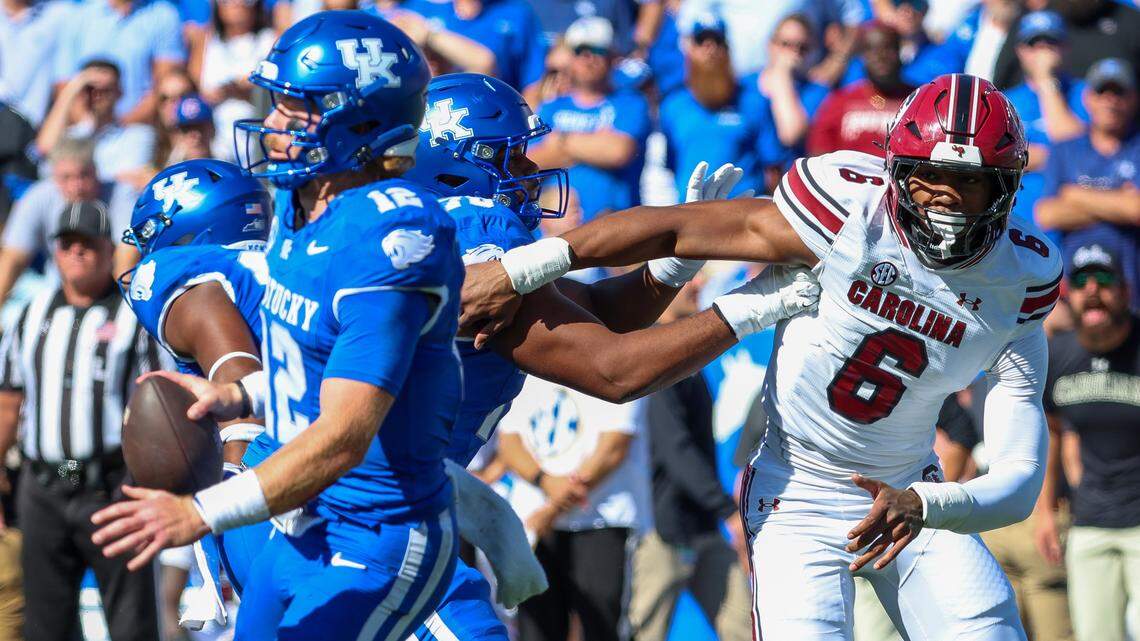 South Carolina’s defense, led by Dylan Stewart (6), put significant pressure on Kentucky quarterback Brock Vandagriff (12) during the Gamecocks’ win in Lexington last season.