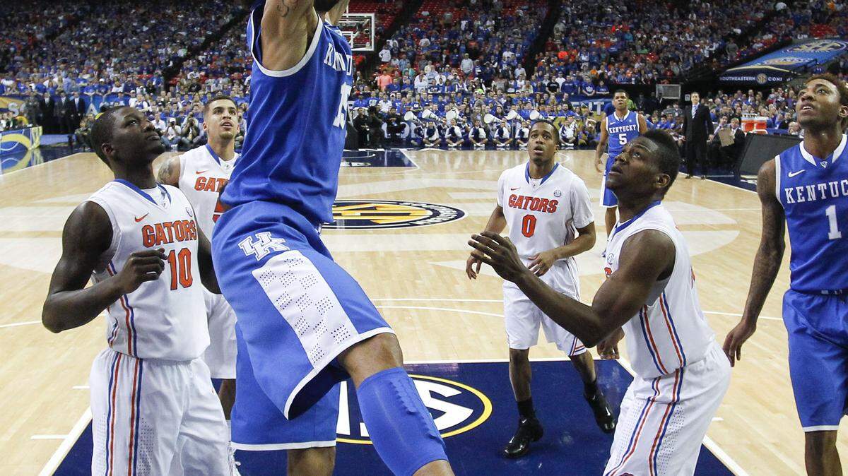 Kentucky's Willie Cauley-Stein slammed down a pass from James Young as UK played Florida in the SEC championship game. Photo by Mark Cornelison | Staff