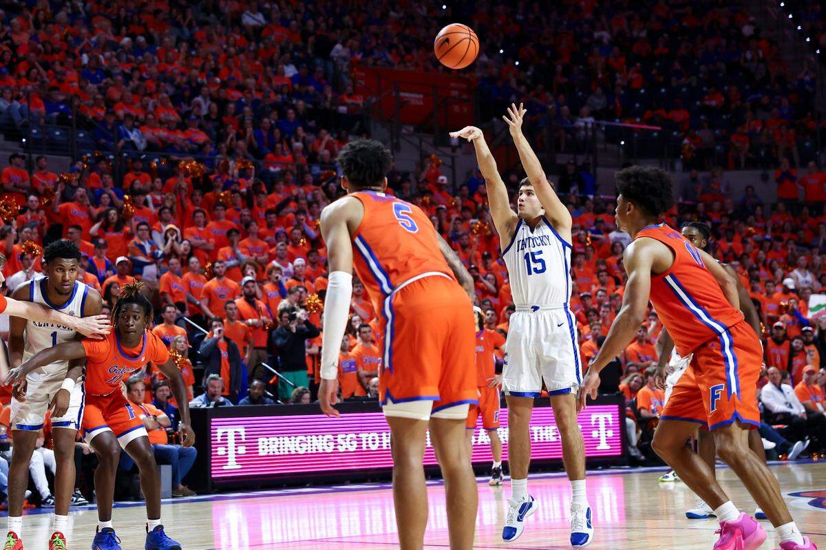 Kentucky guard Reed Sheppard (15) made 6 of 6 free-throw attempts in the final 19 seconds against Florida.
