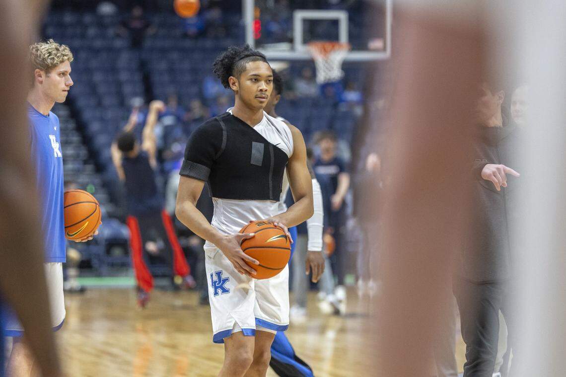 Kentucky basketball guard Jaland Lowe (15) warms up before a game against Gonzaga at Bridgestone Arena in Nashville, Tenn., on Friday, Dec. 5, 2025. Lowe hasn’t played since Nov. 11 due to a right shoulder injury.