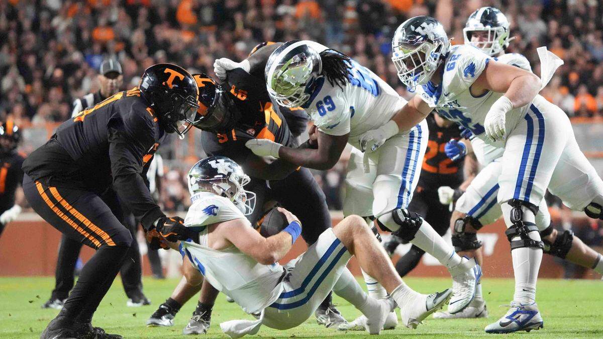 Injuries too much to overcome as Kentucky football falls short in upset bid at Tennessee