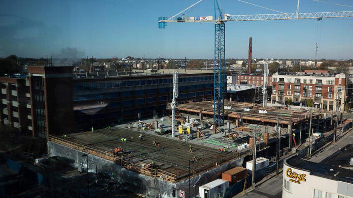 Parking structure construction on Winslow Street on November 8, 2019. Photo by Mark Cornelison | UKphoto