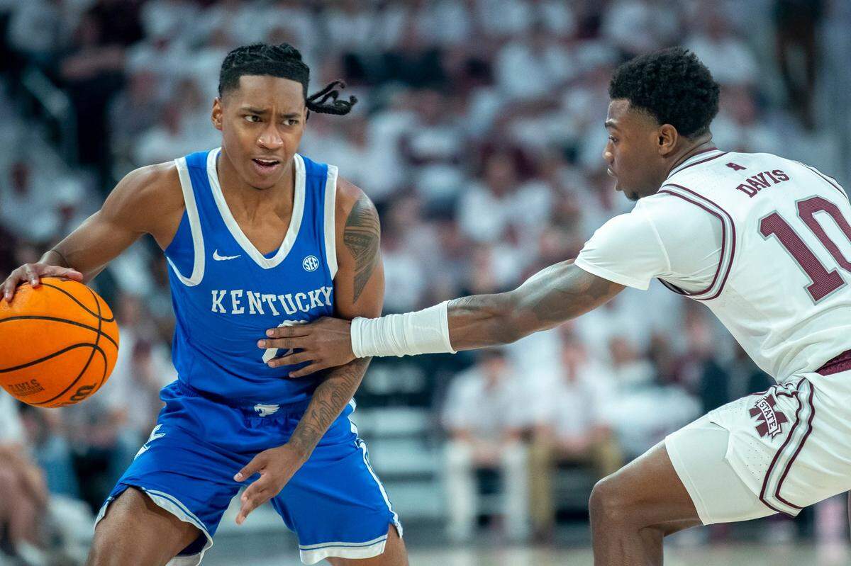 Kentucky guard Rob Dillingham (0) drives against Mississippi State’s Dashawn Davis (10) on Tuesday night. Dillingham finished with nine points, two rebounds and two assists.