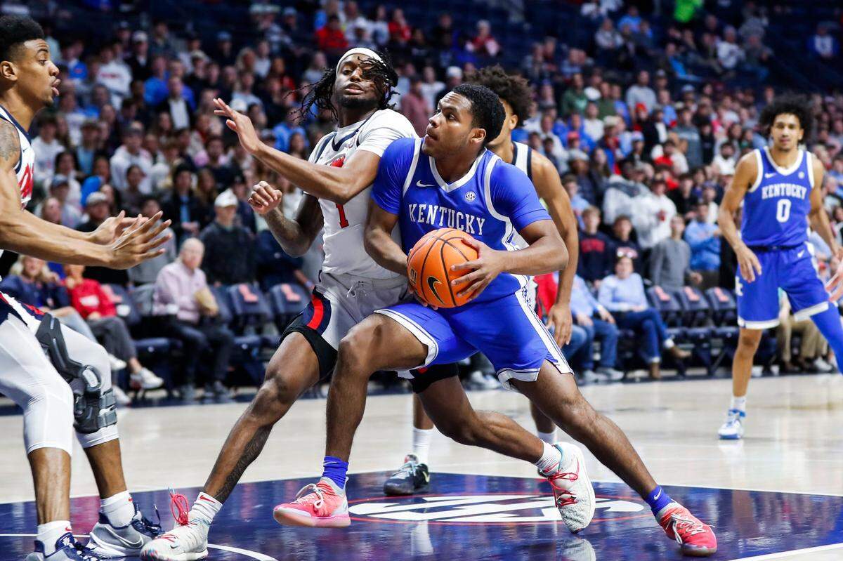 Former Kentucky guard Sahvir Wheeler (2) appears poised to join former UK teammate Keion Brooks at Washington next season.