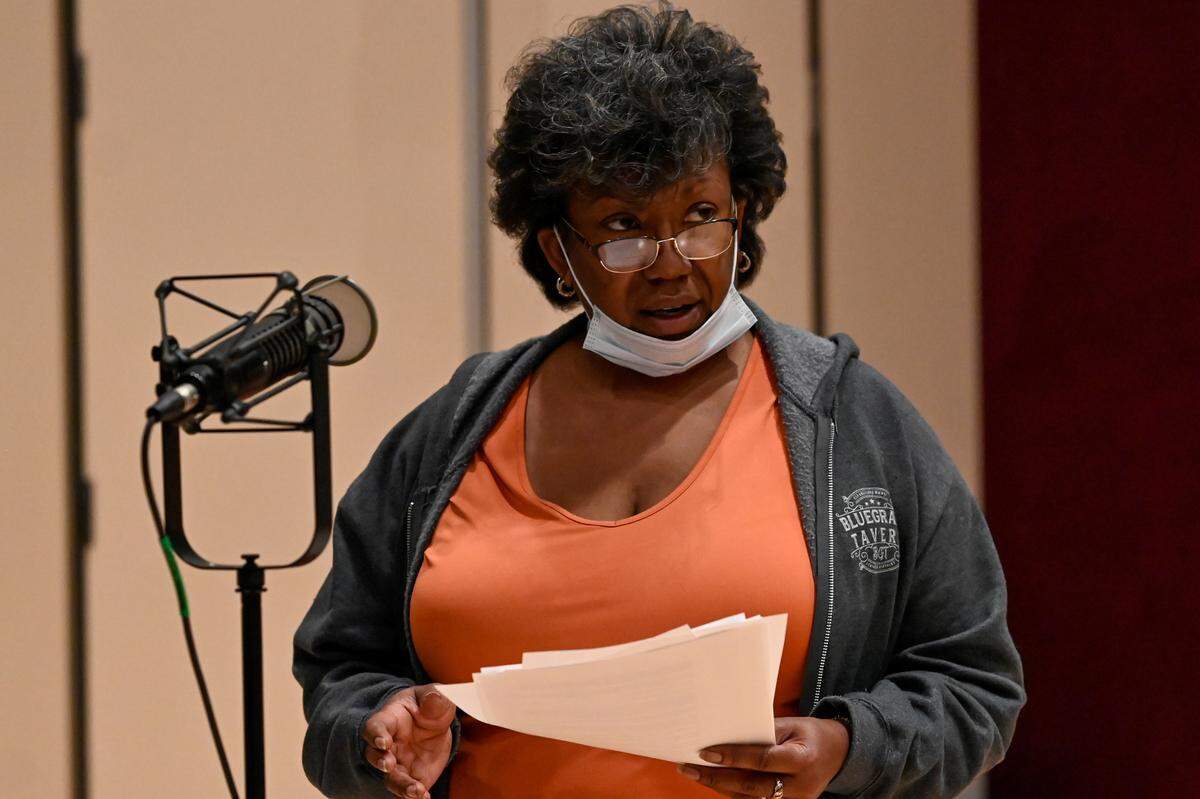 BerNadette West-Fugate is Mama Mitchell in “No More Leftovers” by Frank X Walker. AthensWest Theatre Company is producing the radio play “Last-Minute Gifts” with WUKY-FM 91.3. Recording took place at the WUKY studios, 2640 Spurr Road in Lexington, Kentucky on Dec. 4 and 5, 2021. The shows air Dec. 20 and 25, 2021.
