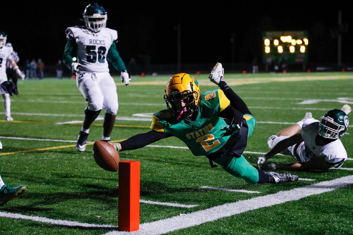 Bryan Station quarterback Trenton Cutwright dives to score the Defenders’ lone touchdown in their victory over Trinity on Friday night.