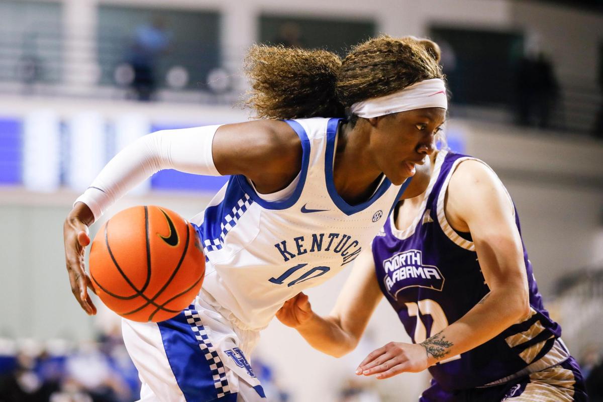Kentucky’s Rhyne Howard (10) dribbles past North Alabama’s Patrycja Jaworska (22) on Thursday night. Howard finished with 20 points and 10 rebounds.