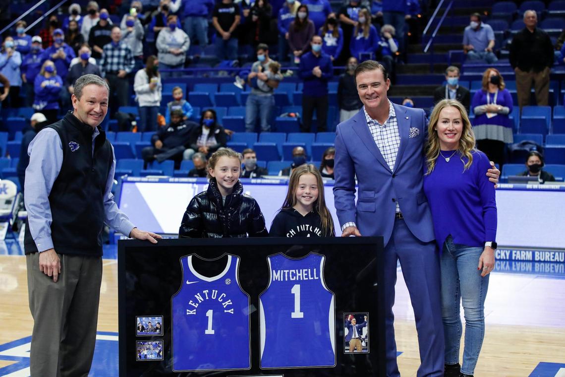 Kentucky Athletics Director Mitch Barnhart, left, posed with former Kentucky Coach Matthew Mitchell and his family — wife Jenna and daughters Presley and Saylor — during Thursday night’s ceremony in Rupp Arena.