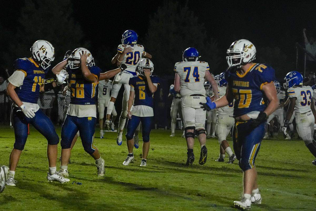 Kentucky Country Day’s Filip Popa (20) kicked the game-winning field goal against Sayre.