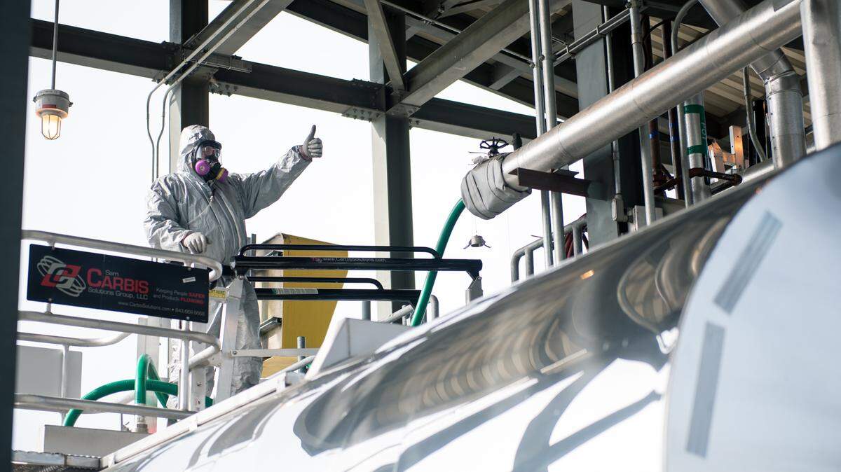 A Blue Grass Chemical Agent-Destruction Pilot Plant (BGCAPP) operator prepares for a secondary waste called hydrolysate to be loaded into a tank trailer at the Tanker Loading Station. Hydrolysate is the product of the neutralization of nerve agent at BGCAPP.