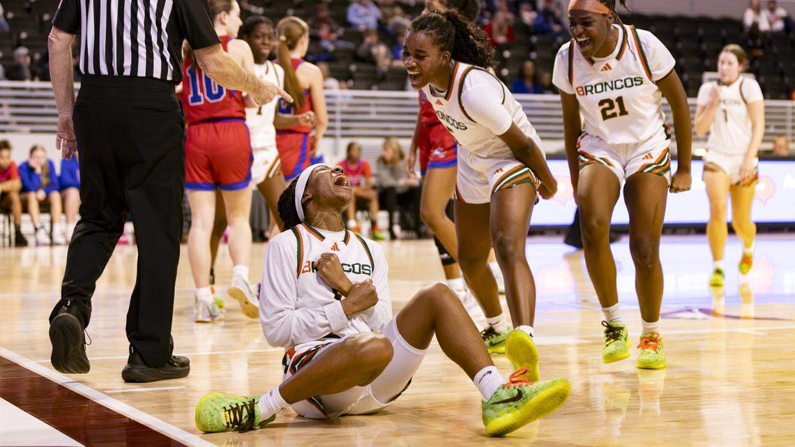 Douglass rolls, Dunbar pulls away late as girls 11th Region top seeds advance