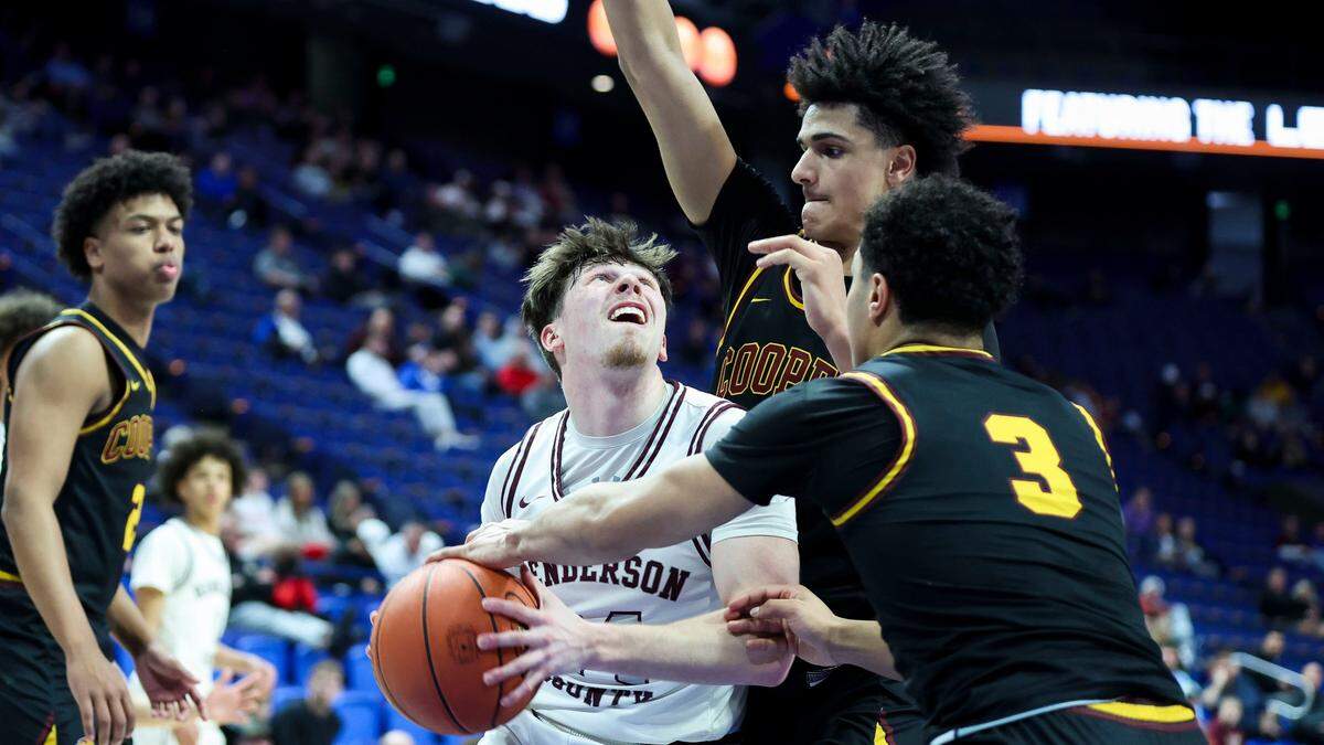 Henderson County’s Lacon McKinney (24) looks for a shot against Cooper’s Jaidan Combs (3) and Roman Combs (0). The Jaguars’ defense forced 16 turnovers and made 11 steals.