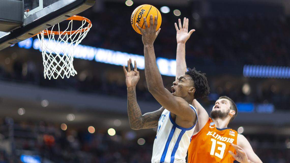 Why doesn’t Amari Williams dunk the ball more? UK’s center explains finishing at the rim