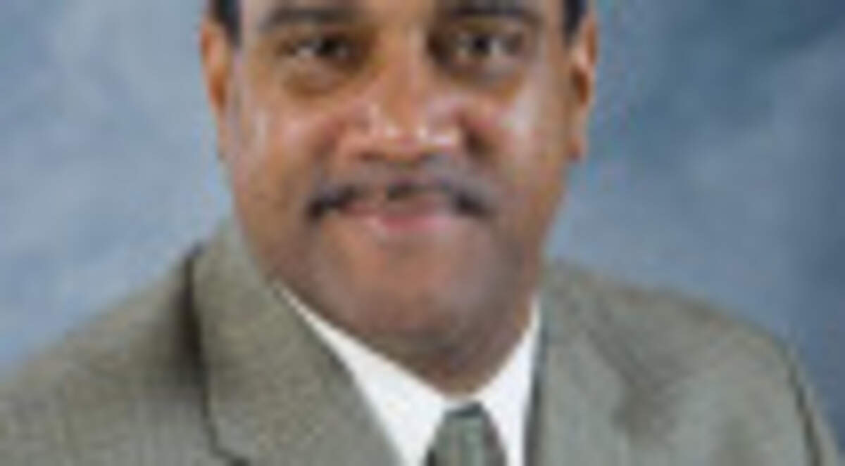 UK wide receivers coach Pat Washington