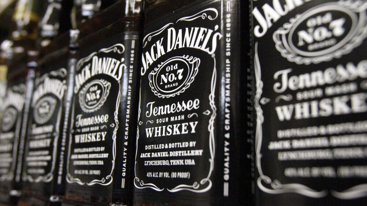 Earns Brown Forman