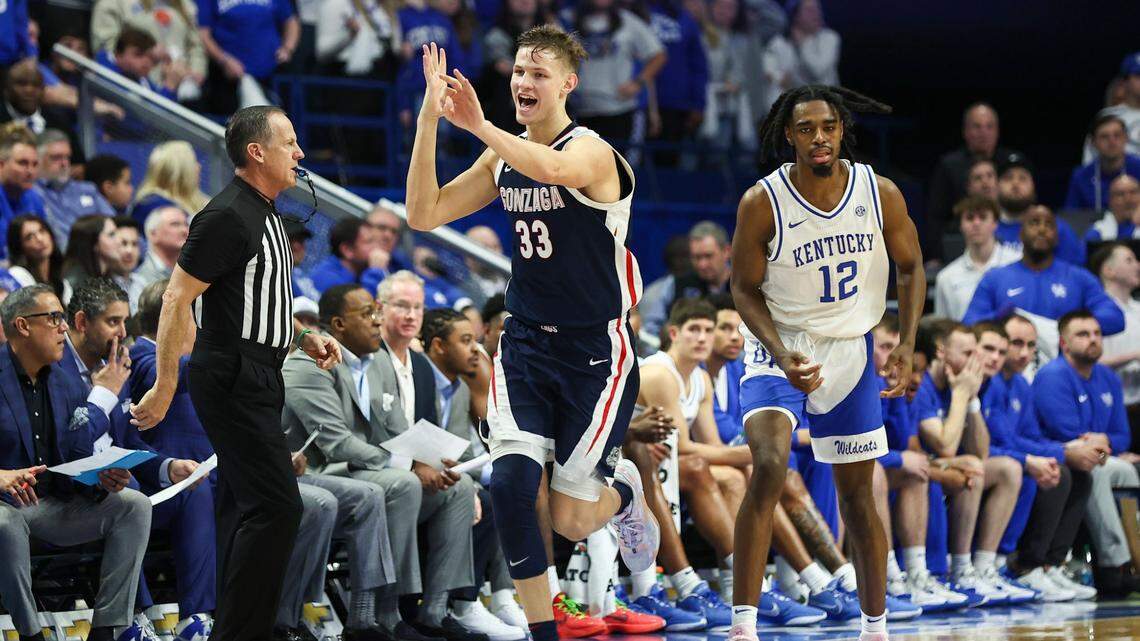 Kentucky’s comeback falls short. Cats lose third straight in Rupp Arena for first time.