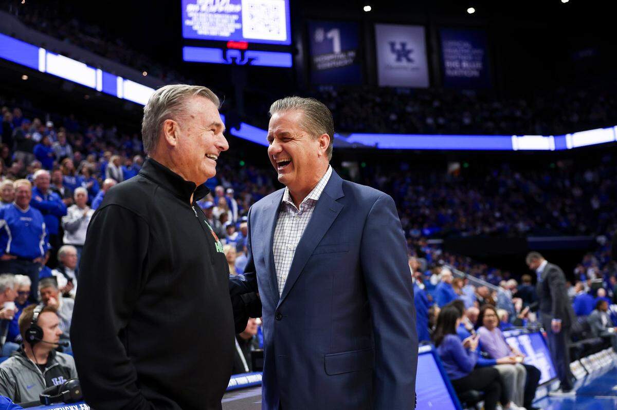 Kentucky coach John Calipari talks with Marshall coach Dan D’Antoni before Friday’s game at Rupp Arena.