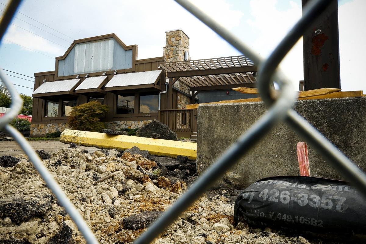 The original Logan’s Roadhouse location under demolition in 2018 on South Broadway in Lexington. The restaurant chain, which was founded with this location in Lexington, closed in August 2017. A new Time to Shine car wash opened there.