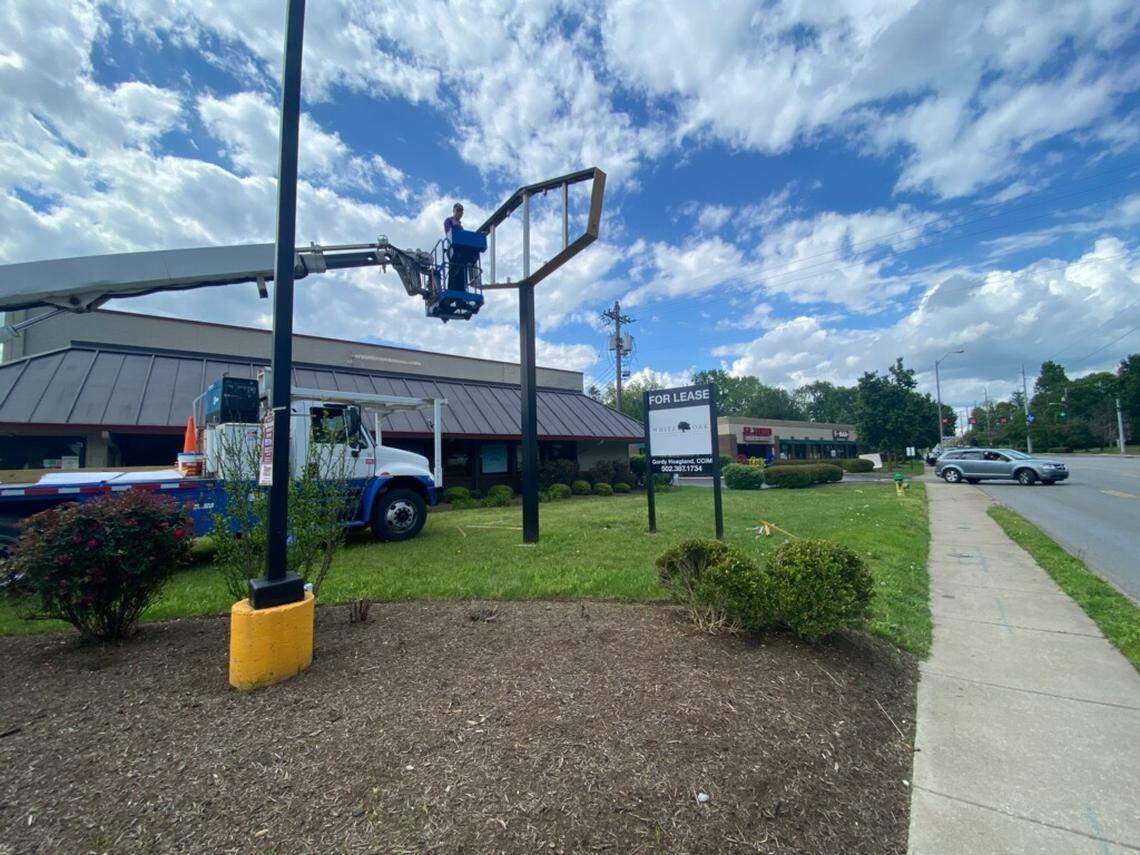 Workers removed the Denny’s sign at the restaurant at 1949 Nicholasville Rd. in March.