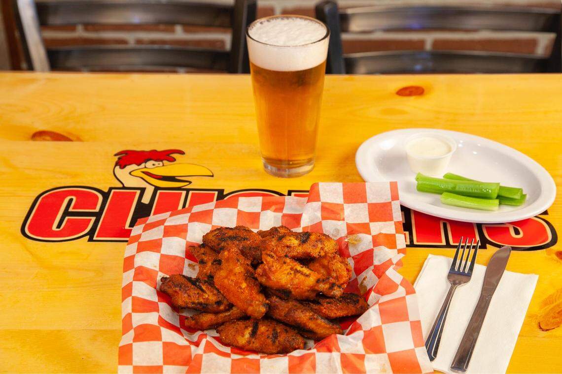 Cluckers, an Indiana-based chicken restaurant, is opening a location in Versailles.