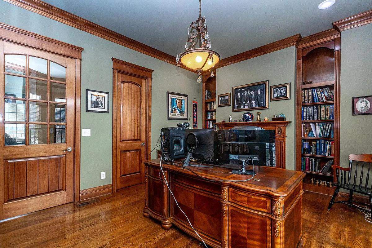 200 Kelburn Court