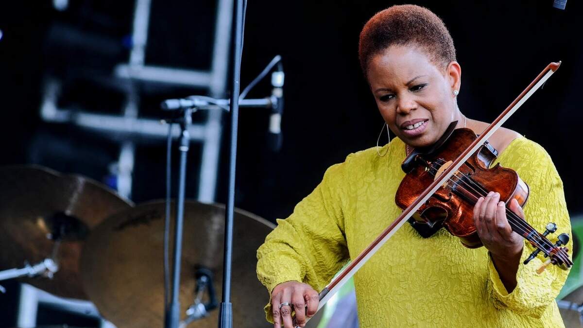 Regina Carter will play her first Lexington concert in 15 years and with her longstanding pianist will perform jazz violin and piano duets.