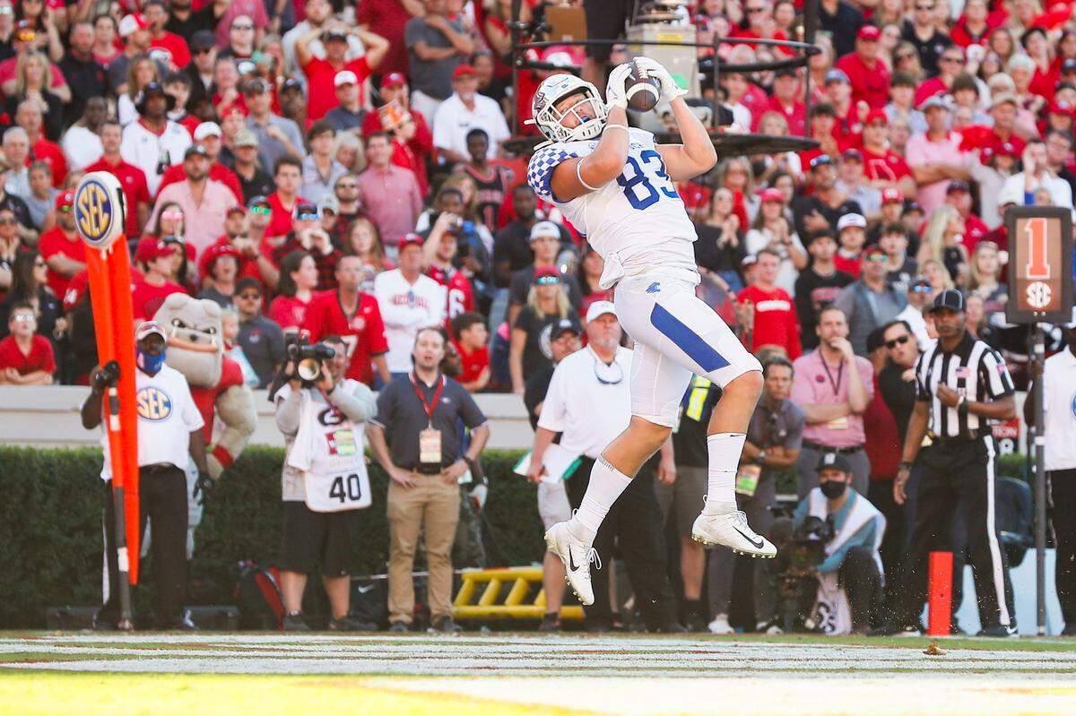 Kentucky tight end Justin Rigg (83) caught four passes for 24 yards and this 1-yard touchdown catch in UK’s 30-13 loss at No. 1 Georgia two weeks ago.