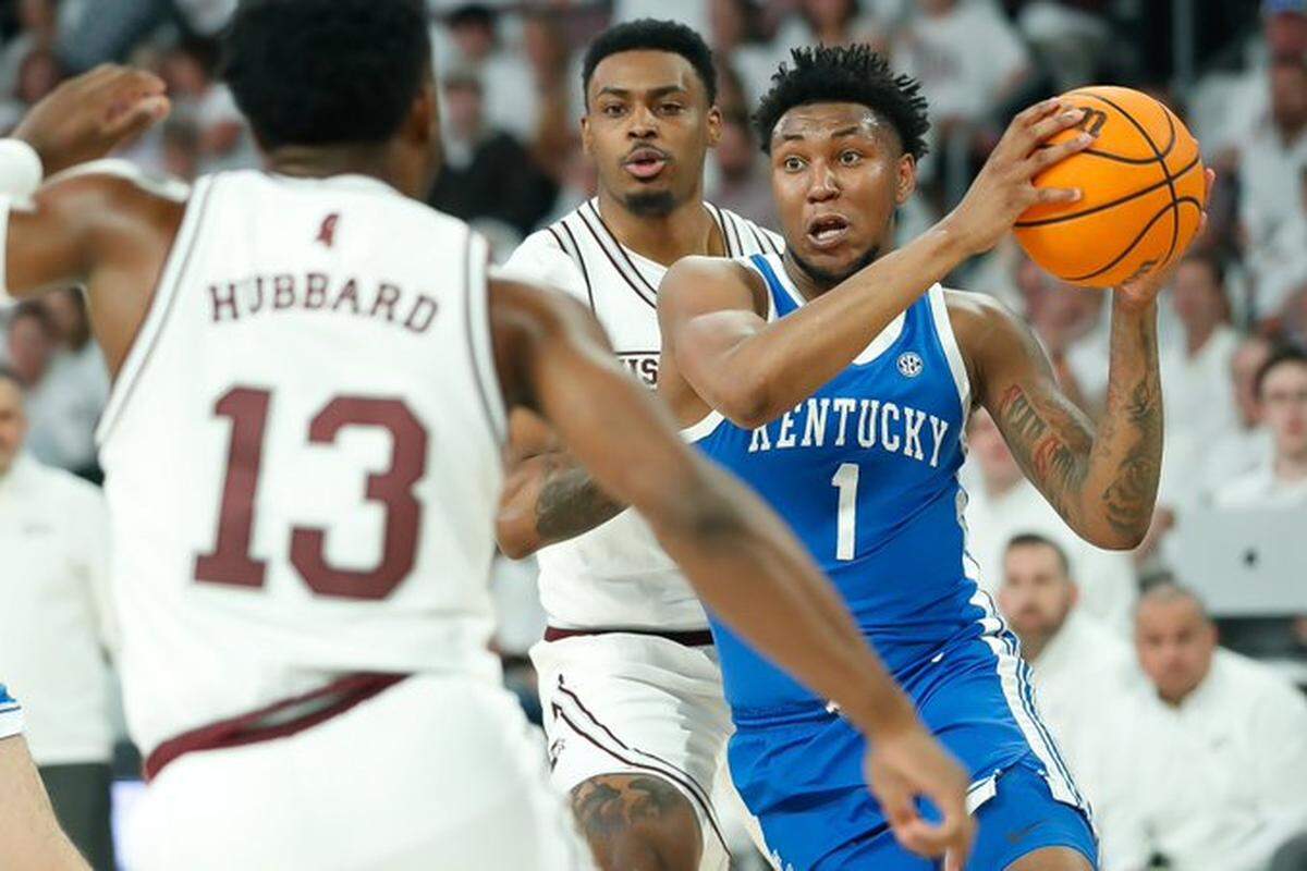Kentucky’s Justin Edwards (1) competes against Mississippi State on Tuesday in Starkville.