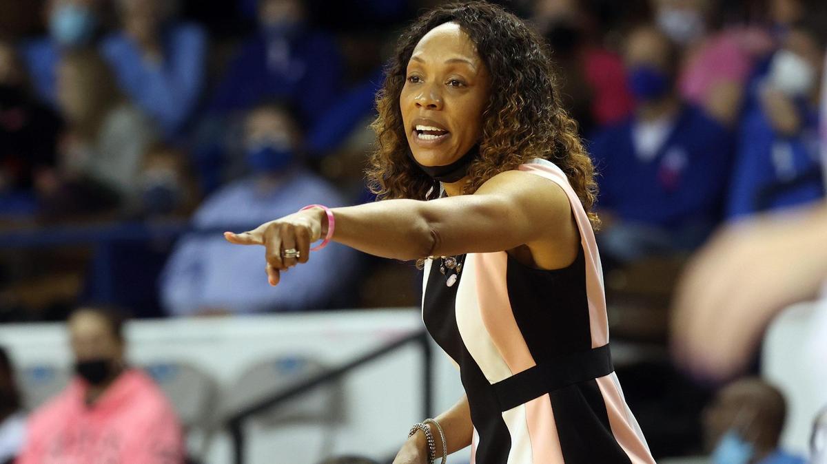 Kentucky head coach Kyra Elzy directs her team during their game against Texas A&M at Memorial Coliseum on Feb. 6. Elzy has now brought in three new players to UK this offseason from the NCAA transfer portal.