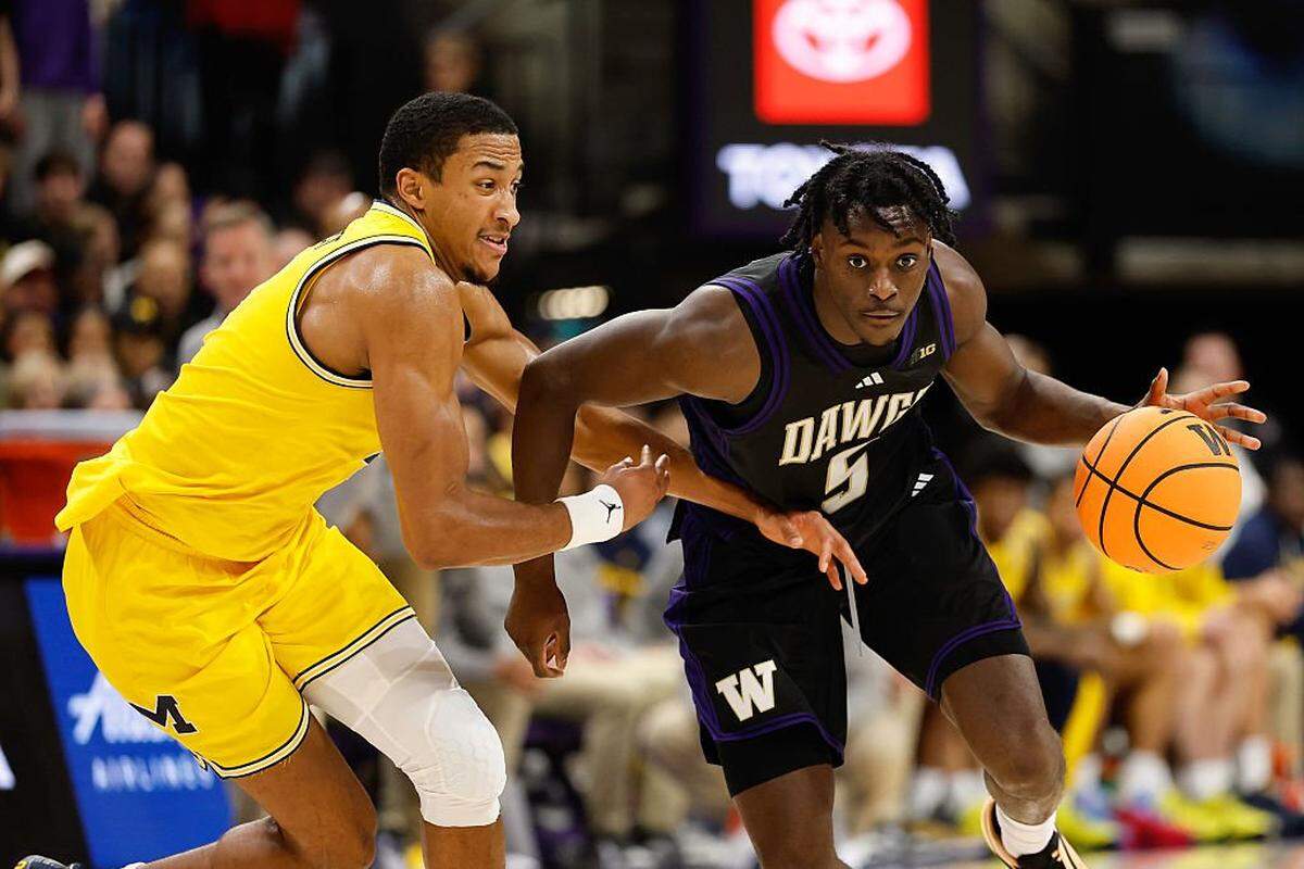 New Kentucky point guard Zoom Diallo (5) averaged 21.4 points, 5.6 rebounds and 5.2 assists in the final five games of his sophomore season (2025-26) at Washington.