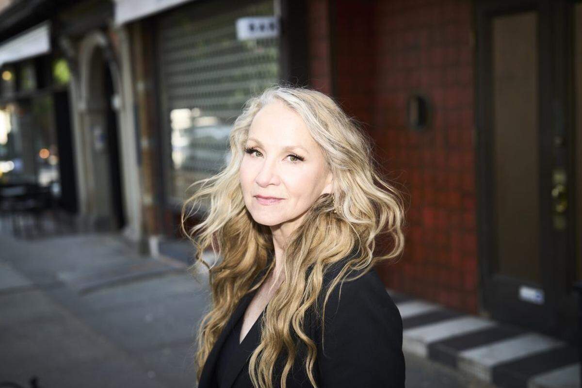 Kentucky native Joan Osborne, best known for the song “One of Us,” will play the Kentucky Theatre.