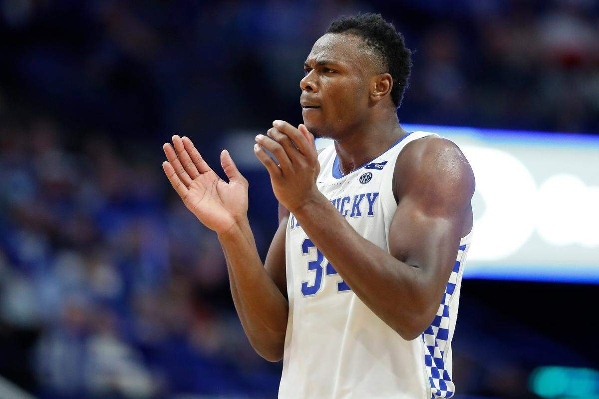 Kentucky’s Oscar Tshiebwe is attracting attention from NBA analysts as he continues to string together double-doubles for the Wildcats.