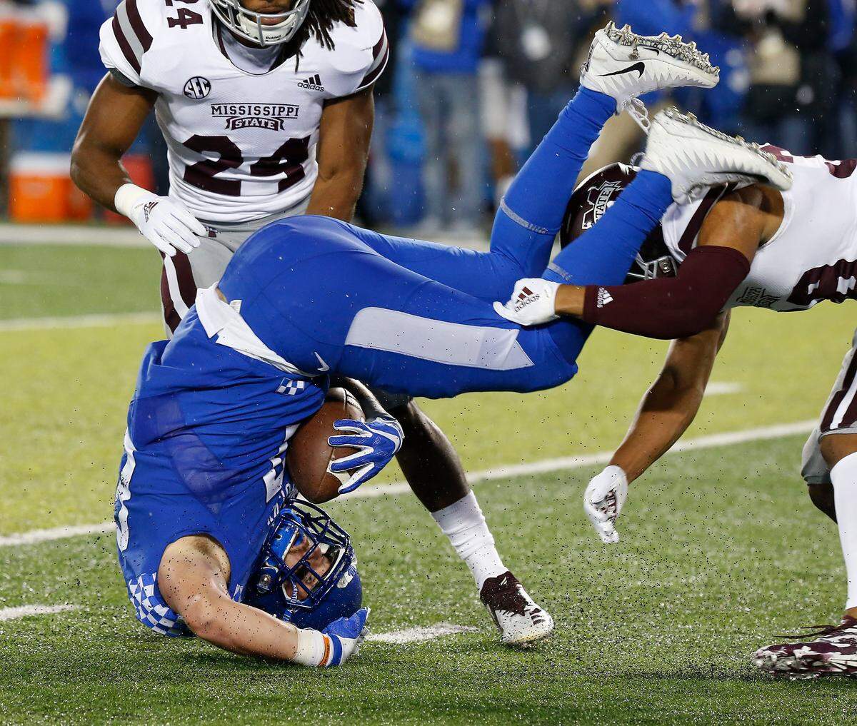 Kentucky tight end C.J. Conrad came down with a tough catch despite the defensive effort by Mississippi State safety Johnathan Abram last Saturday. Big grabs by seniors Conrad and Dorian Baker led to scores for Kentucky last week and could be key again this week.