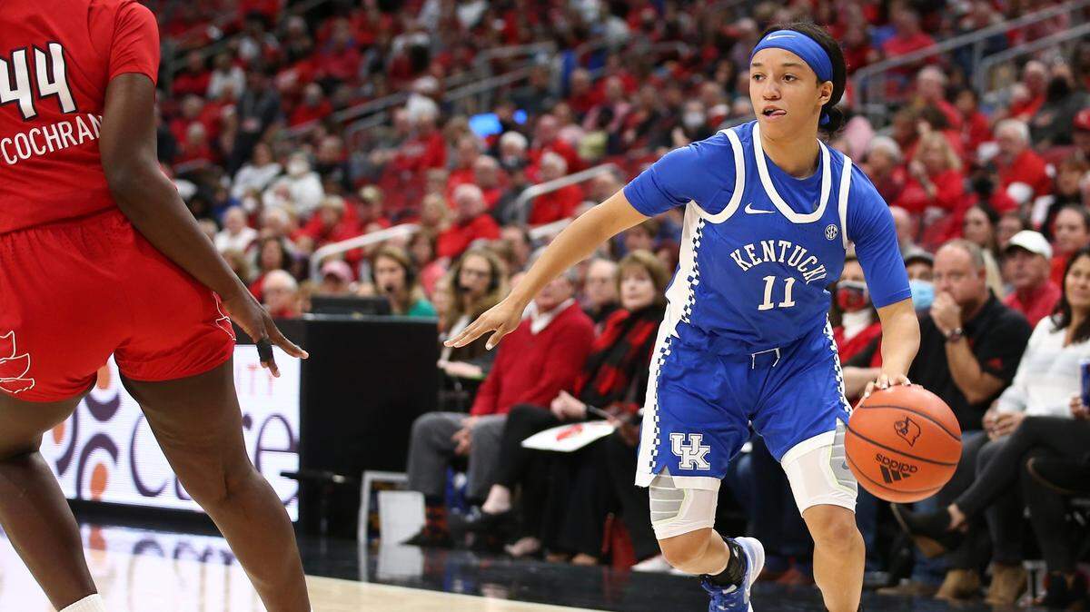 Jada Walker (11) scored eight points in Kentucky’s 64-58 loss to Louisville at the KFC Yum Center on Sunday. Walker, a freshman guard, has had a strong start to her college career.