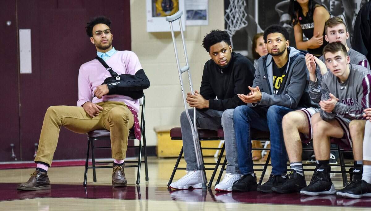 Jackson Davis, left, was sidelined last January with a torn labrum.