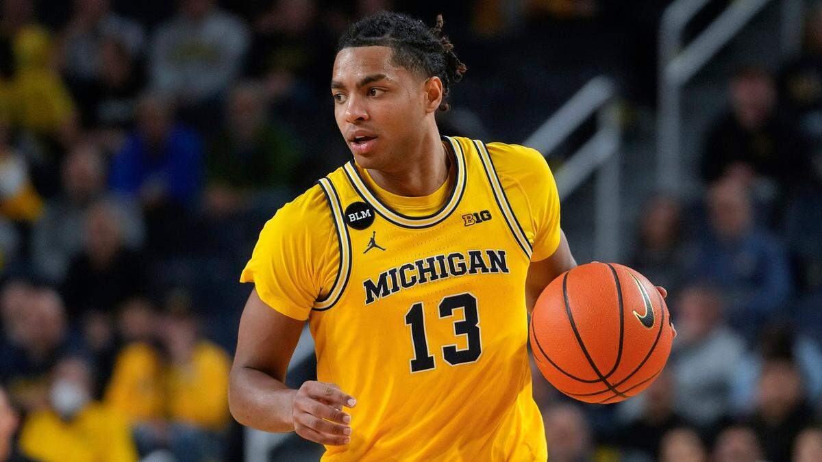 Michigan freshman Jett Howard (13) is averaging 15.1 points and making 50.7 percent of his field-goal tries and 43.8 percent of his three-point attempts.