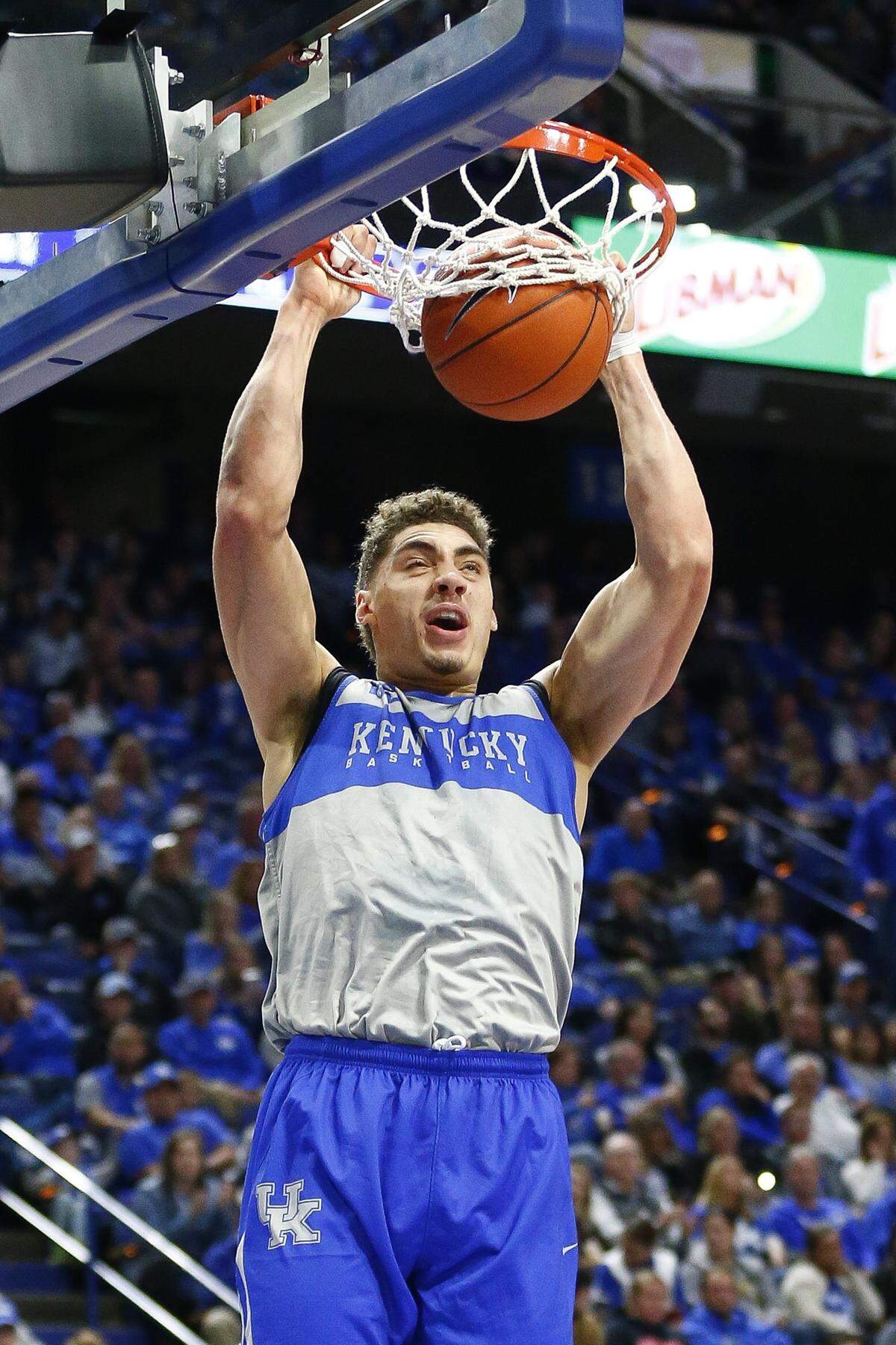 Reid Travis averaged 10.8 points and 10.3 rebounds per game during Kentucky’s four-game exhibition trip to the Bahamas in August.