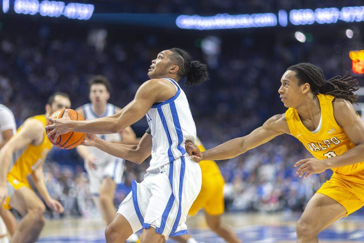 Kentucky guard Jaland Lowe shoots the ball as Valparaiso guard Rakim Chaney (0) defends during Friday’s game at Rupp Arena.