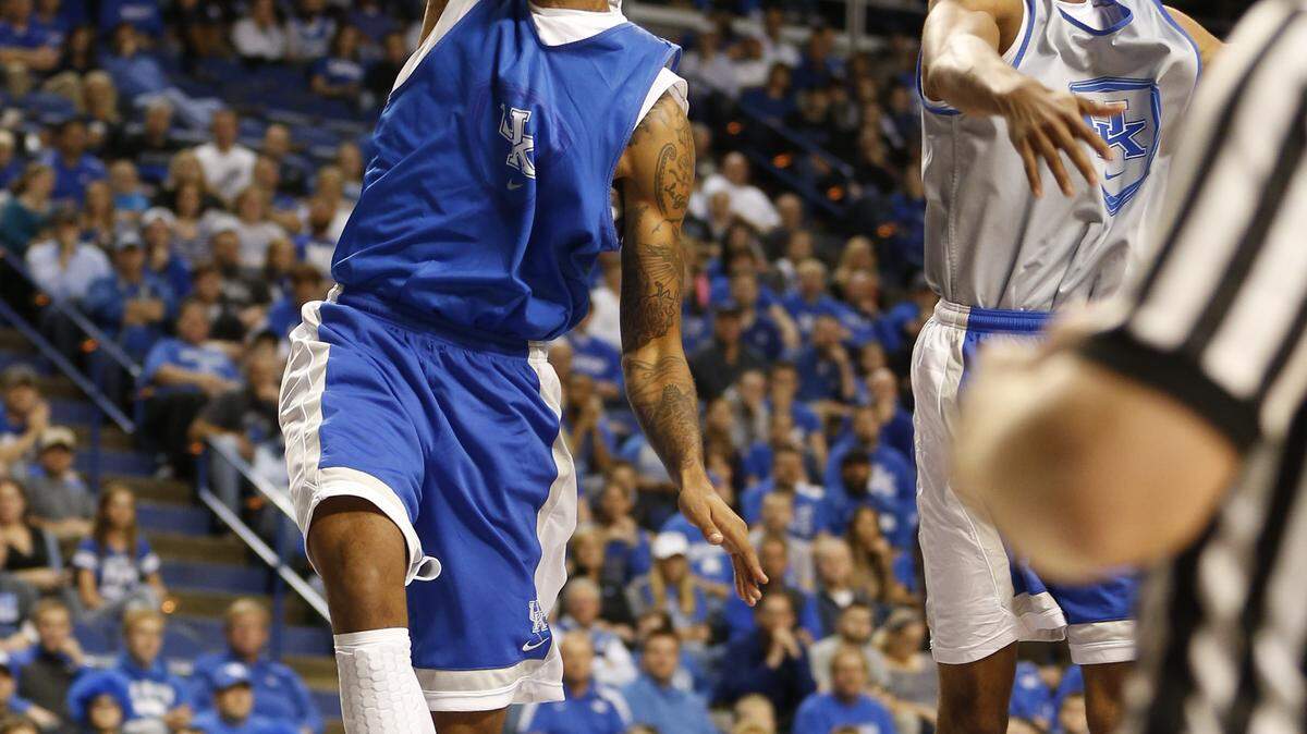Kentucky Wildcats forward Willie Cauley-Stein (15)  dunked in front of Kentucky Wildcats forward Marcus Lee (0) during the University of Kentucky's Blue-White scrimmage on Tuesday October 29, 2013 in Lexington, Ky. Photos by Mark Cornelison | Staff