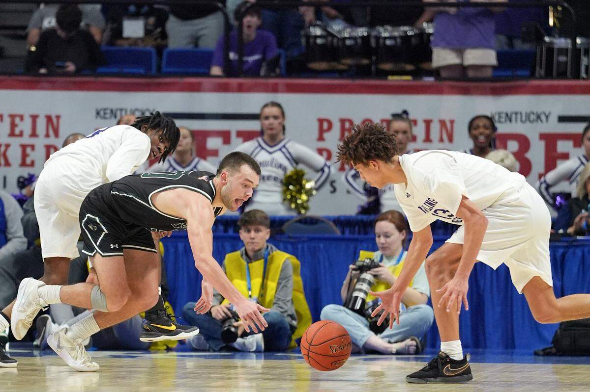 South Oldham senior Julian Miles, left, and Bowling Green senior Joe Hurt race the grab the ball during the Boys’ Sweet 16 semifinals at Rupp Arena on Saturday.