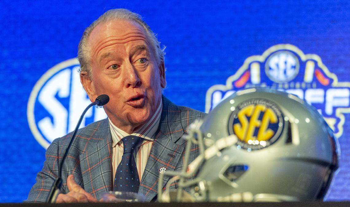 Former Mississippi Rebels quarterback Archie Manning was a teammate of former Kentucky football star Joe Federspiel for nine seasons, 1972 through 1980, with the NFL’s New Orleans Saints.