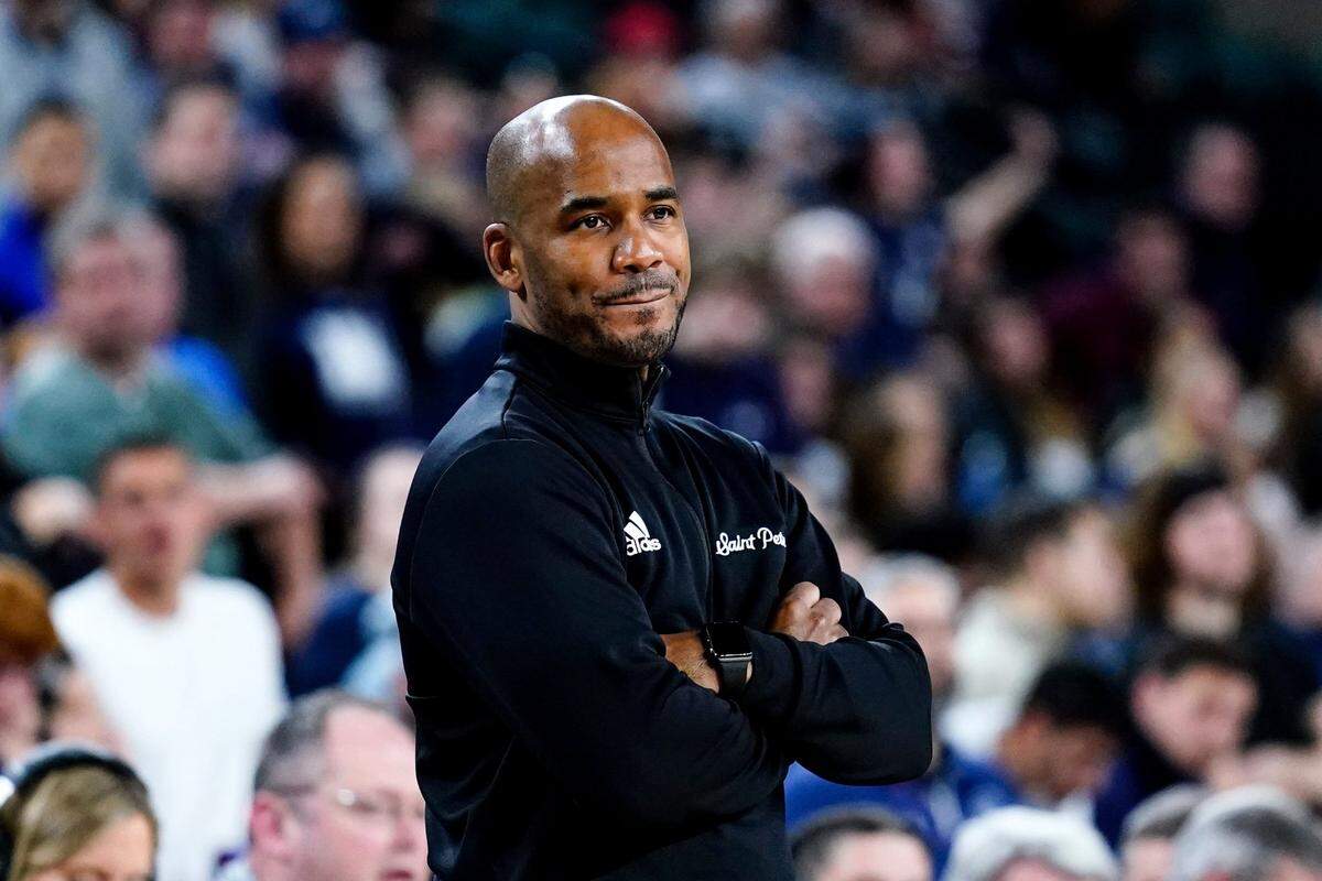 Once a standout guard at Seton Hall, Saint Peter’s head man Shaheen Holloway will coach in the NCAA Tournament as a head man for the first time when the Peacocks face Kentucky in Thursday’s round of 64.