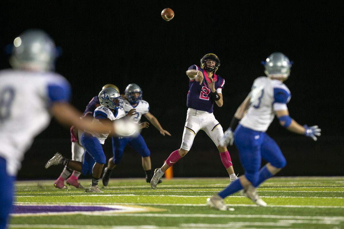 Somerset quarterback Kaiya Sheron throws the ball..