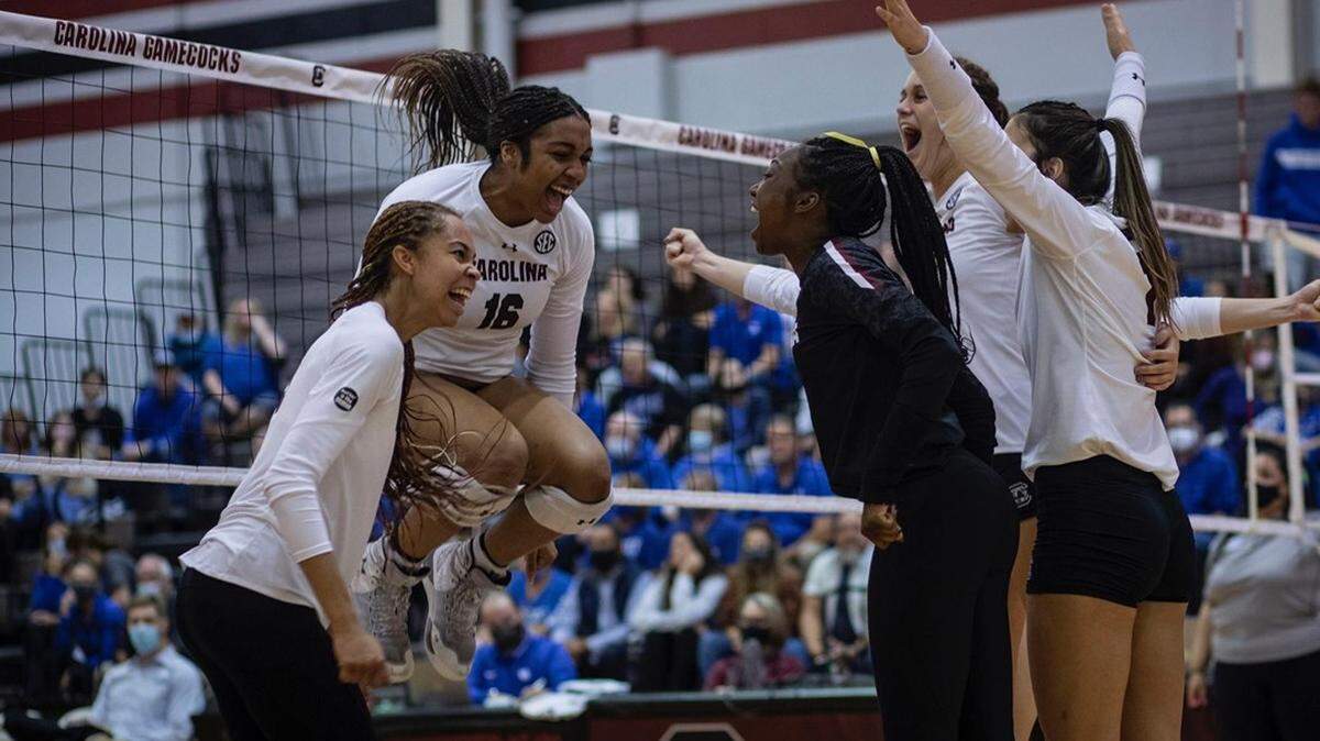 South Carolina’s Oby Anadi (16) celebrated with her Gamecocks teammates during their upset of fifth-ranked Kentucky on Thursday night in Columbia, S.C.
