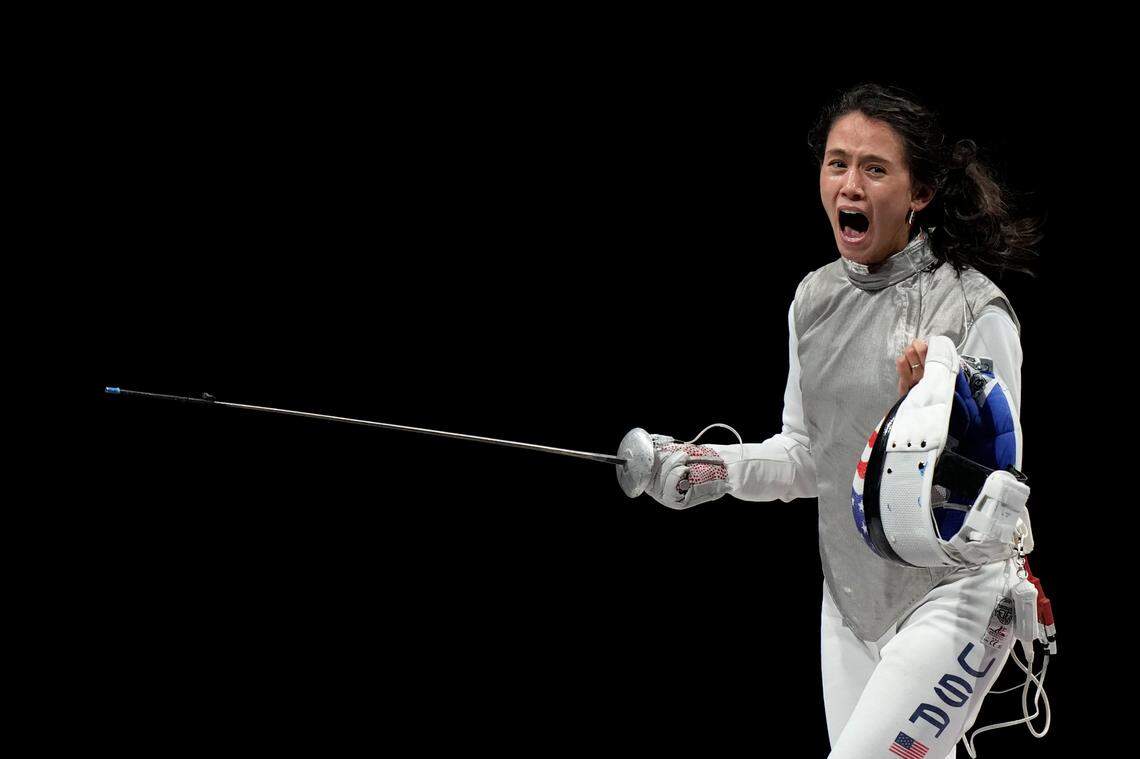 Lee Kiefer celebrated winning the women’s individual foil gold medal match against Inna Deriglazova of the Russian Olympic Committee at the Summer Olympics on Sunday in Chiba, Japan.