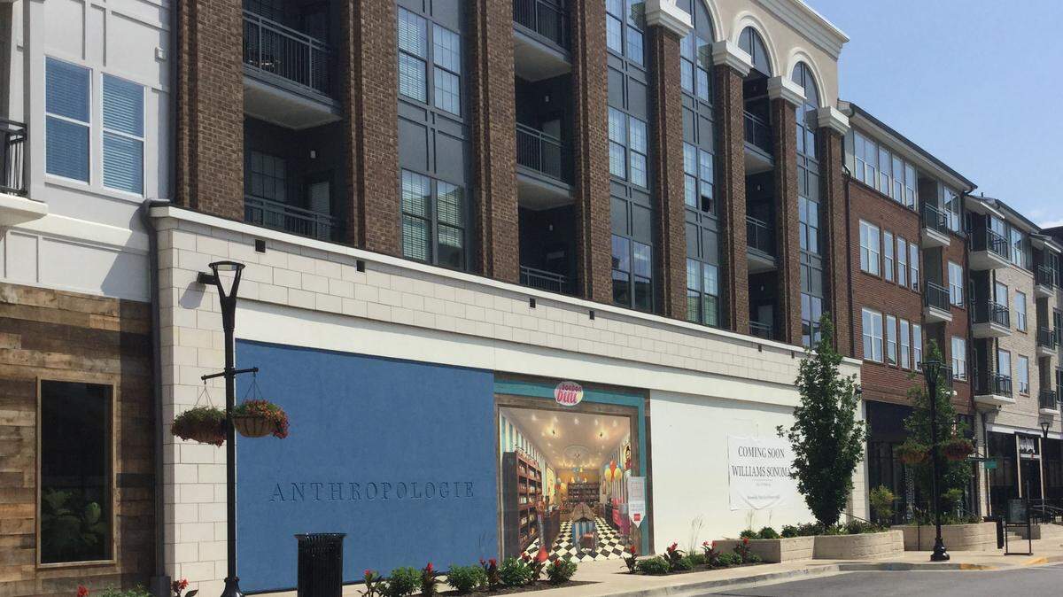 The writing has been on the wall for months: Williams-Sonoma is moving to The Summit at Fritz Farm, as this sign on an empty storefront on Larue says. Now the Anthropologie has moved from Lexington Green and the new Williams-Sonoma is scheduled to open in February; the one in Fayette Mall will be closing.