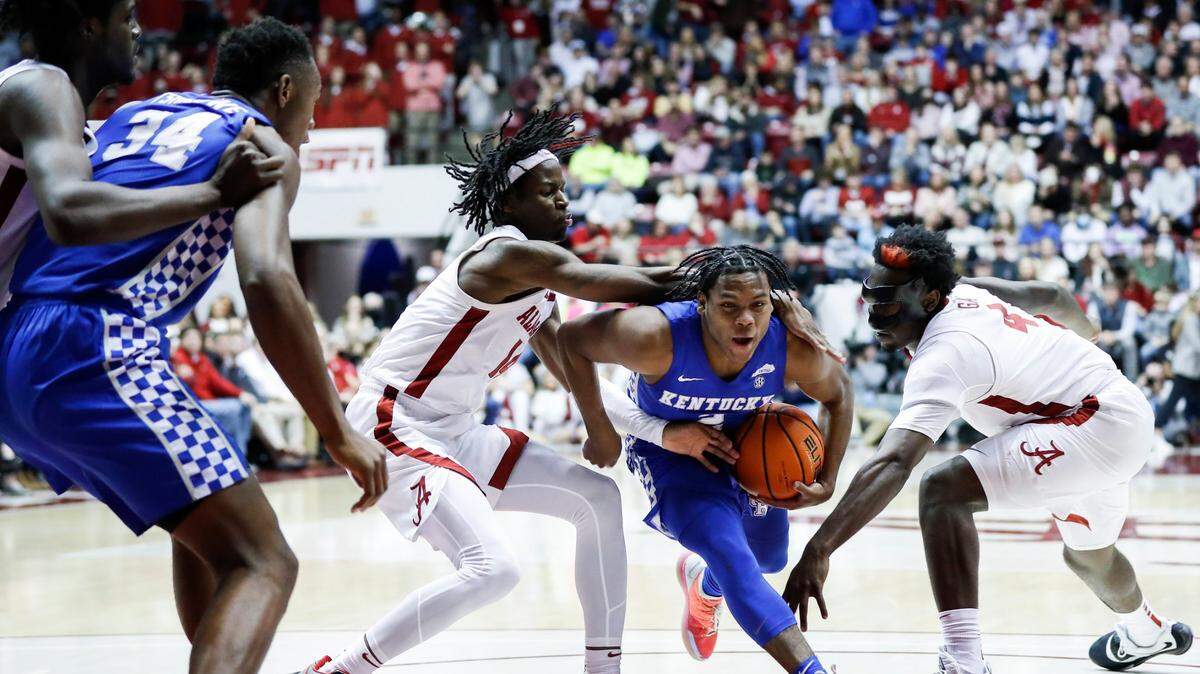 Contributions from everyone spur Kentucky past Alabama. Including one out of nowhere.