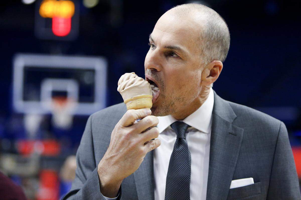 There will be no Rupp Arena ice cream, but ESPN analyst Jay Bilas will join play-by-play announcer Dan Shulman in Gainesville, Fla., Saturday for the call of No. 6 Kentucky vs. Florida.
