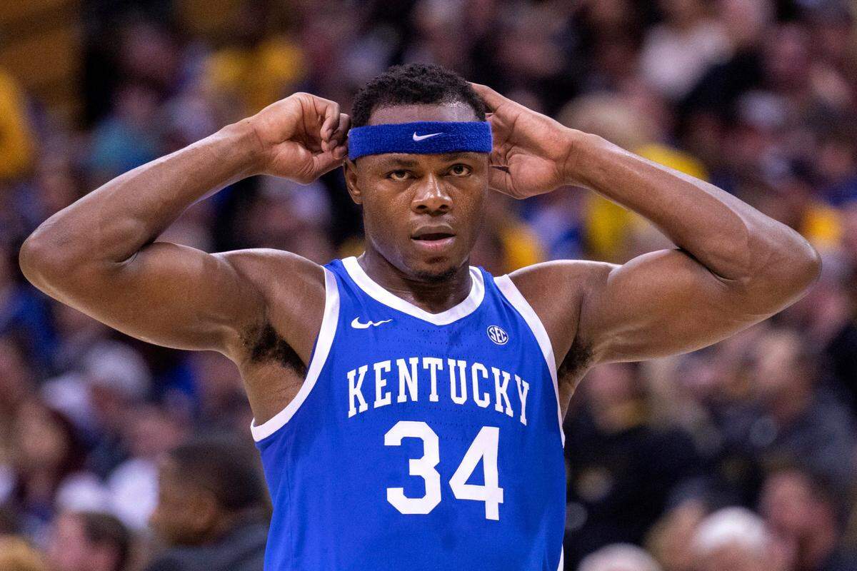 Kentucky star Oscar Tshiebwe will play against Louisville on Saturday for the first time in his UK career.